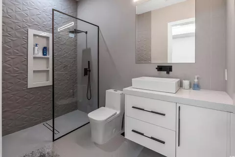 Bath - 1361 Brookgreen Dr, Myrtle Beach, SC 29577 photo 4 of 7