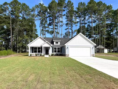 939 Barrett St, Loris, SC 29569