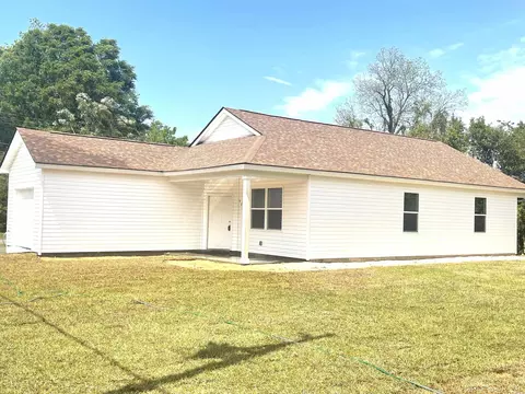 421 Carver St, Lake City, SC 29560