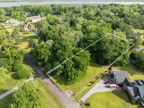 15 Stagecoach Rd, Seabrook, SC 29940