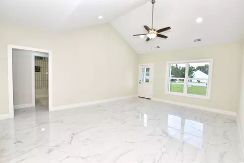 Living - 321 Stone Crop Ct, Loris, SC 29569 photo 4 of 4