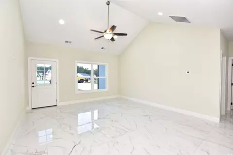 Living - 321 Stone Crop Ct, Loris, SC 29569 photo 2 of 4