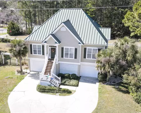 39 Jason Dr, Pawleys Island, SC 29585
