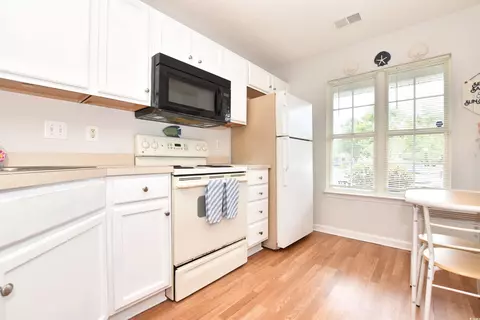 Kitchen - 1065 Pinwheel Loop #1065, Myrtle Beach, SC 29577 photo 3 of 4