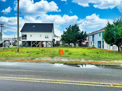 525 B N Waccamaw Dr, Garden City Beach, SC 29576