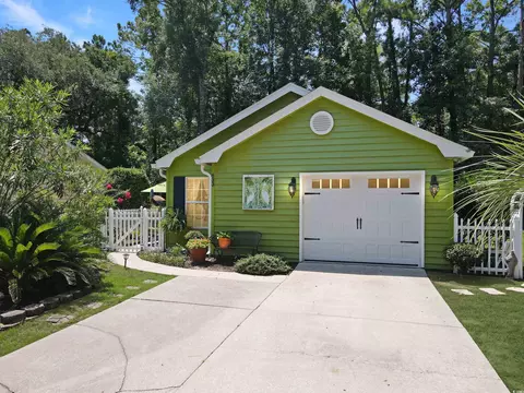 633 Crystal Ln, Murrells Inlet, SC 29576