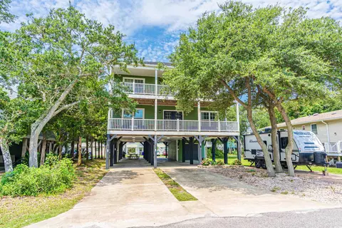 212 N Yaupon Dr, Surfside Beach, SC 29575