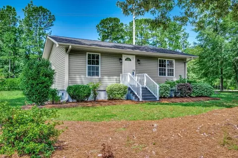 3399 Pineview Dr, Loris, SC 29569