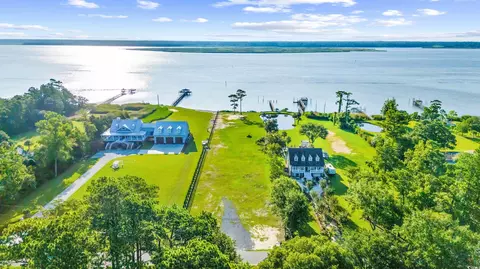 2427 S Bay St, Georgetown, SC 29440
