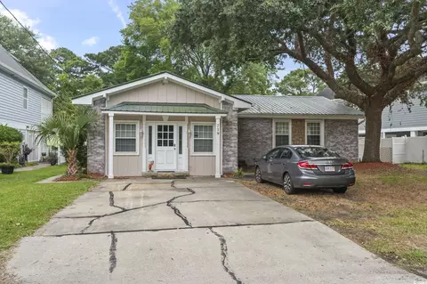 719 N Myrtle Dr, Surfside Beach, SC 29575