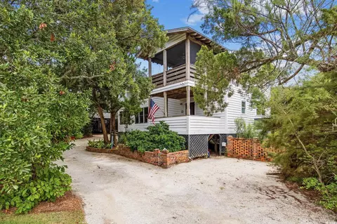 496 Myrtle Ave, Pawleys Island, SC 29585