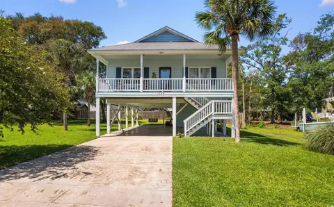 1024 Lakeside Dr, Surfside Beach, SC 29575