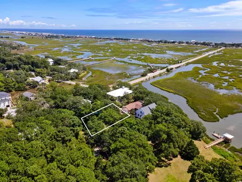 3 Fletcher Way, Pawleys Island, SC 29585