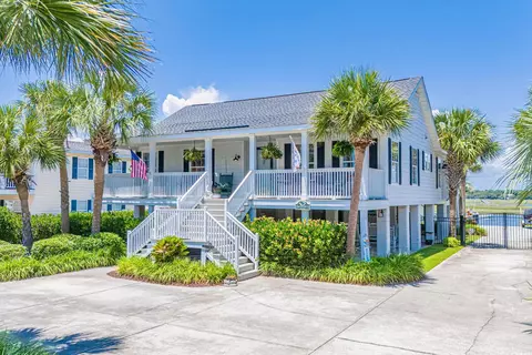 1310 S Waccamaw Dr, Murrells Inlet, SC 29576