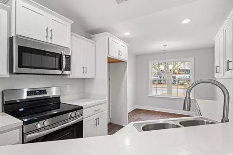 Kitchen - 815 Lakeside Dr, Georgetown, SC 29440 photo 2 of 3