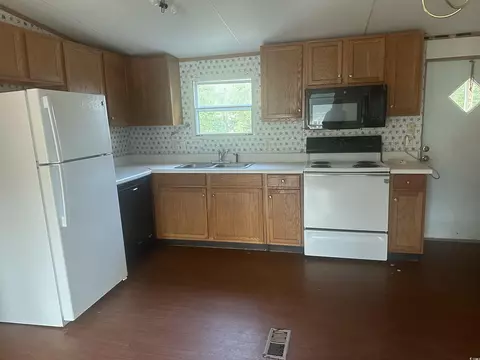 637 Wren St, Loris, SC 29569 photo 2