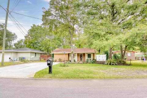522 Maple Dr, Surfside Beach, SC 29575