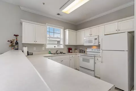 Kitchen - 332 Kiskadee Loop #L, Conway, SC 29526 photo 2 of 3