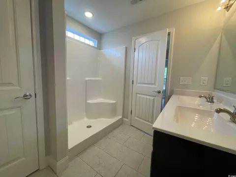 Bath - 910 Padgett Ln, Conway, SC 29526 photo 2 of 3