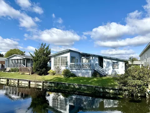 1812 Sunrise Dr, Surfside Beach, SC 29575