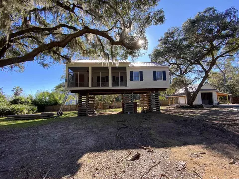160 Whipporwill Dr, Pawleys Island, SC 29585