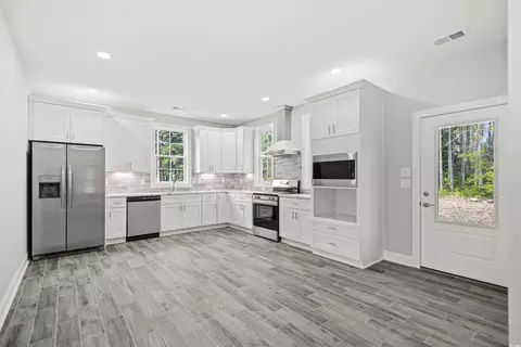 Kitchen - 5575 Dinkler Ave, Loris, SC 29569 photo 1 of 2