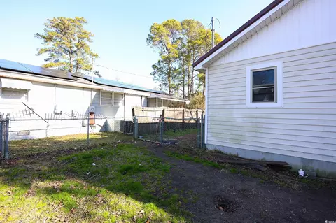 Exterior - 916 Maple St, Mullins, SC 29574 photo 5 of 5