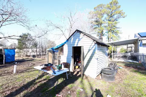 Exterior - 916 Maple St, Mullins, SC 29574 photo 3 of 5
