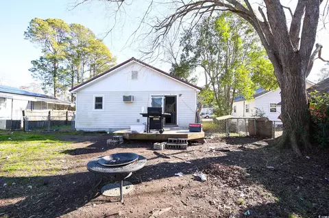 Exterior - 916 Maple St, Mullins, SC 29574 photo 4 of 5