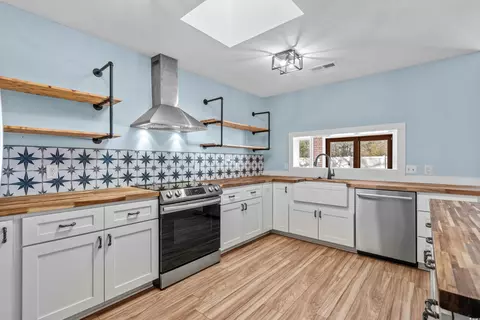 Kitchen - 1600 Gibson Ave, Myrtle Beach, SC 29575 photo 6 of 7
