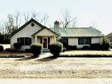 11 S Beech Ave, Andrews, SC 29510