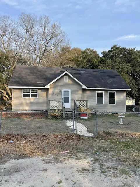 1353 Moss St, Georgetown, SC 29440