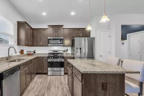Kitchen - 820 Wild Leaf Loop, Conway, SC 29526 photo 2 of 3