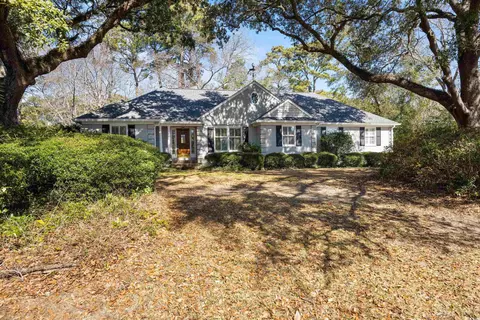 172 Hawthorn Dr, Pawleys Island, SC 29585