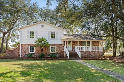 315 Oak Dr N, Surfside Beach, SC 29575
