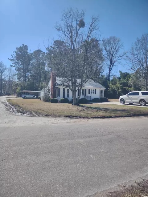 305 Church St, Lake Waccamaw, NC 28450