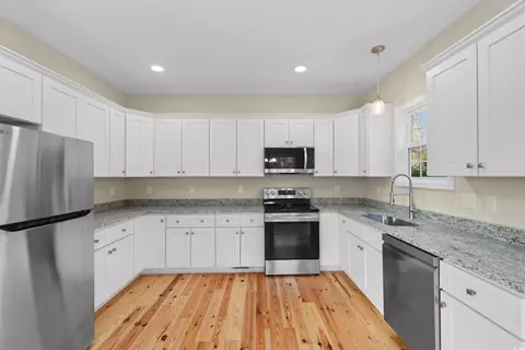 Kitchen - 135 Oak Log Lake Rd, Conway, SC 29526 photo 2 of 5