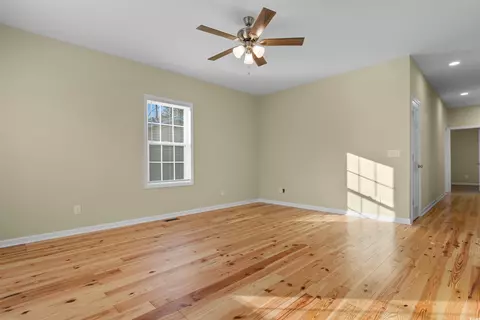 Living - 135 Oak Log Lake Rd, Conway, SC 29526 photo 1 of 3