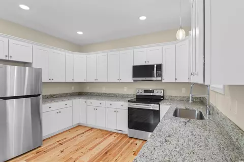 Kitchen - 135 Oak Log Lake Rd, Conway, SC 29526 photo 3 of 5