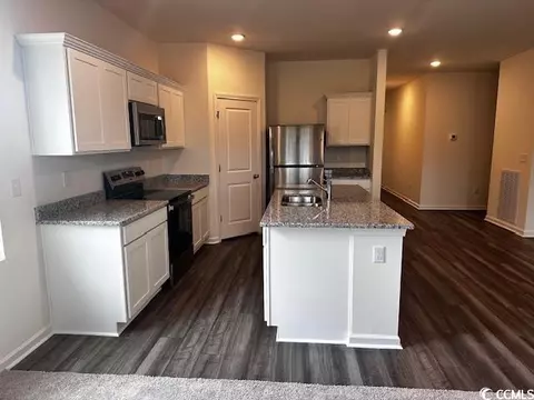 Kitchen - 657 Castillo Dr, Loris, SC 29569 photo 2 of 2