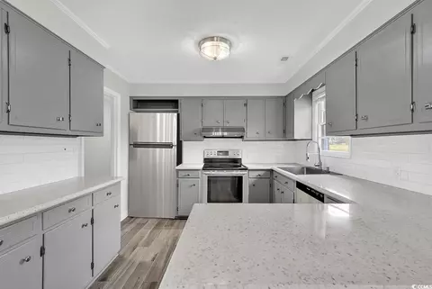 Kitchen - 4320 Stevens St, Loris, SC 29569 photo 3 of 5
