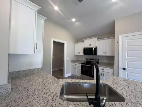126 Palm Dr, Loris, SC 29569 photo 4