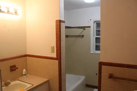 Bath - 205 Pine St, Latta, SC 29565 photo 3 of 6