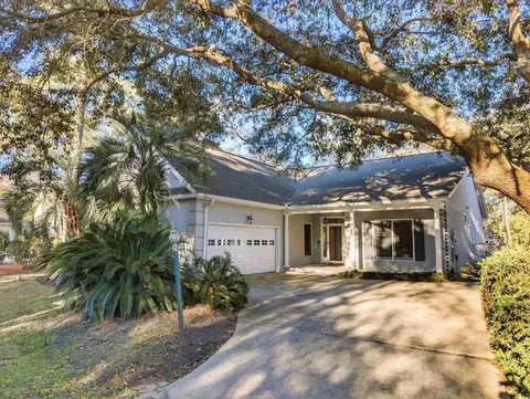 414 Dornoch Dr, Pawleys Island, SC 29585