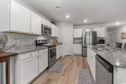 Kitchen - 914 Cherrystone Loop, Conway, SC 29526 photo 5 of 6