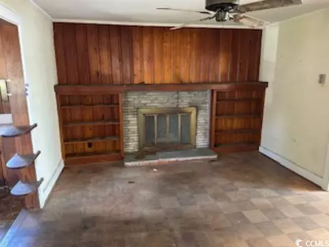 Living - 1504 Chester St, Myrtle Beach, SC 29577 photo 2 of 3