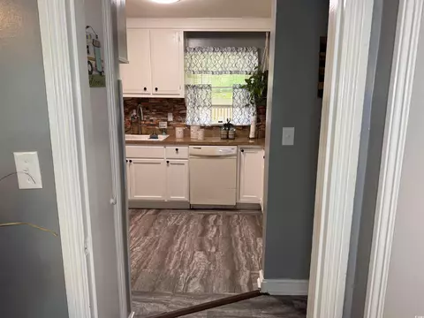 Entry Way - 2005 Loblolly St, Georgetown, SC 29440 photo 1 of 4