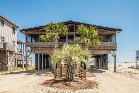 722 Springs Ave, Pawleys Island, SC 29585