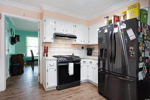 Kitchen - 238 Robin Dr, Georgetown, SC 29440 photo 3 of 4
