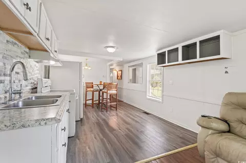 120 E V Rd, Loris, SC 29569 photo 4